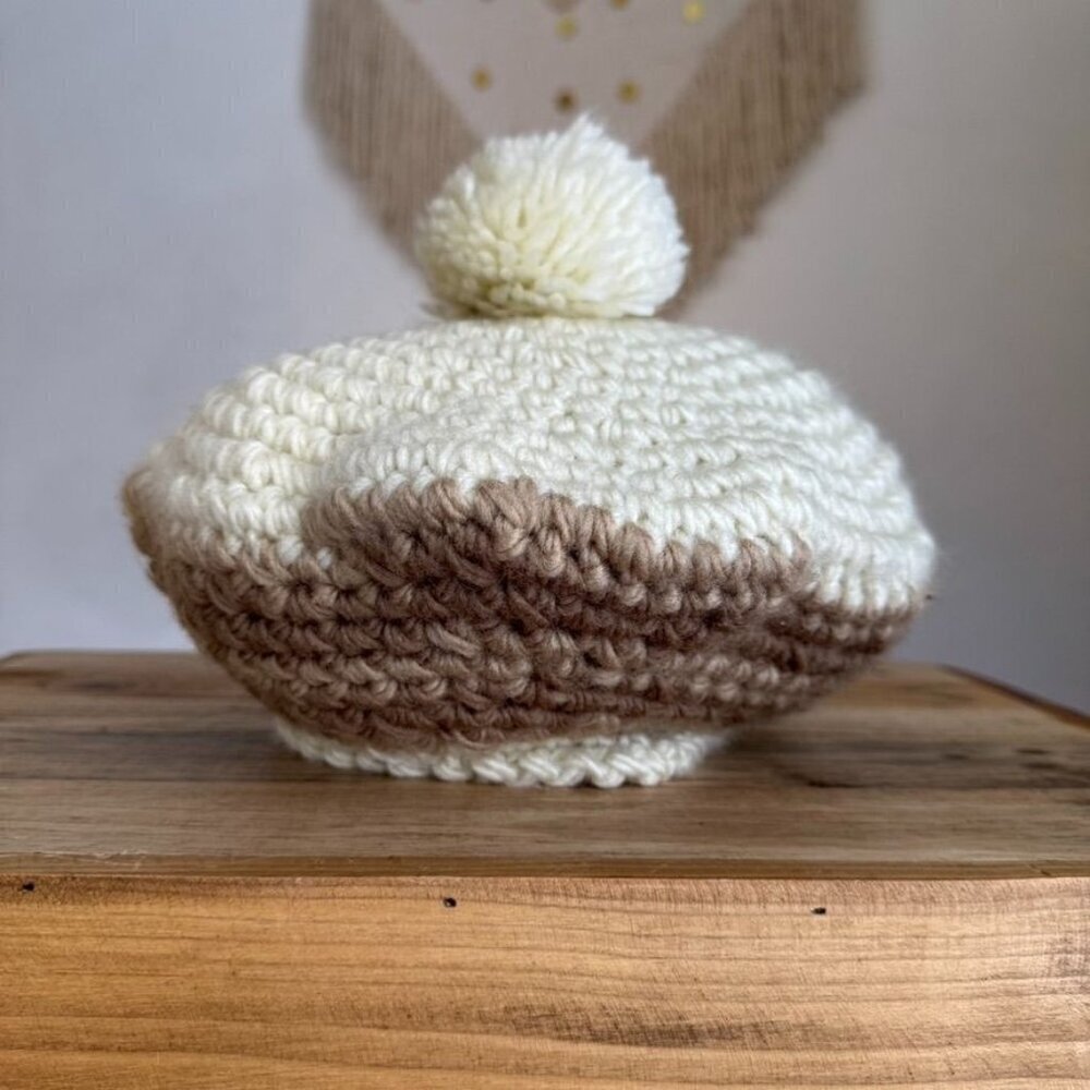 70s Vintage Betmar Made In Japan‎ Ivory Tan Brown Crochet Baret Top Pom Pom Hat